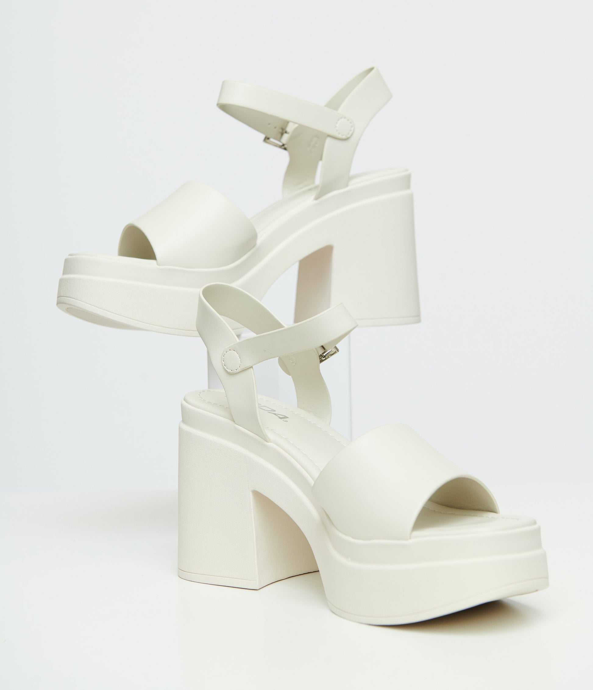 1970s White Leatherette Chunky Platform Heels - Unique Vintage - Womens, SHOES, SANDALS