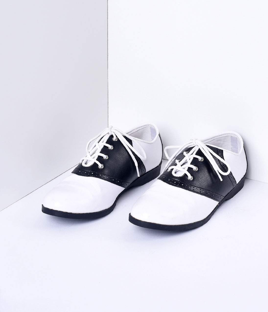 Black and cheap white womens pumps