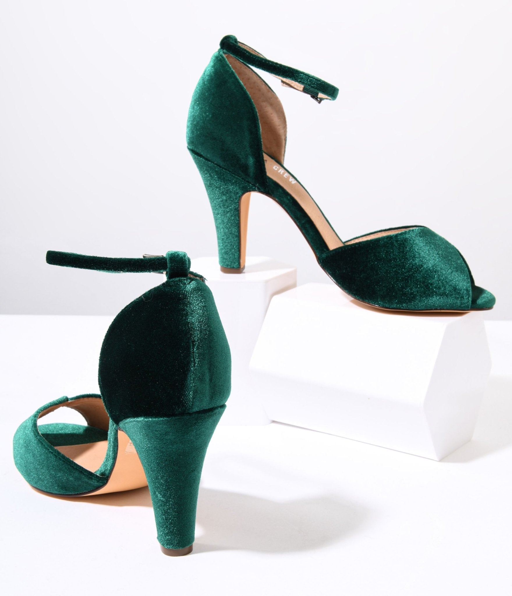 Chelsea Crew Green Velvet Lola Pumps Unique Vintage