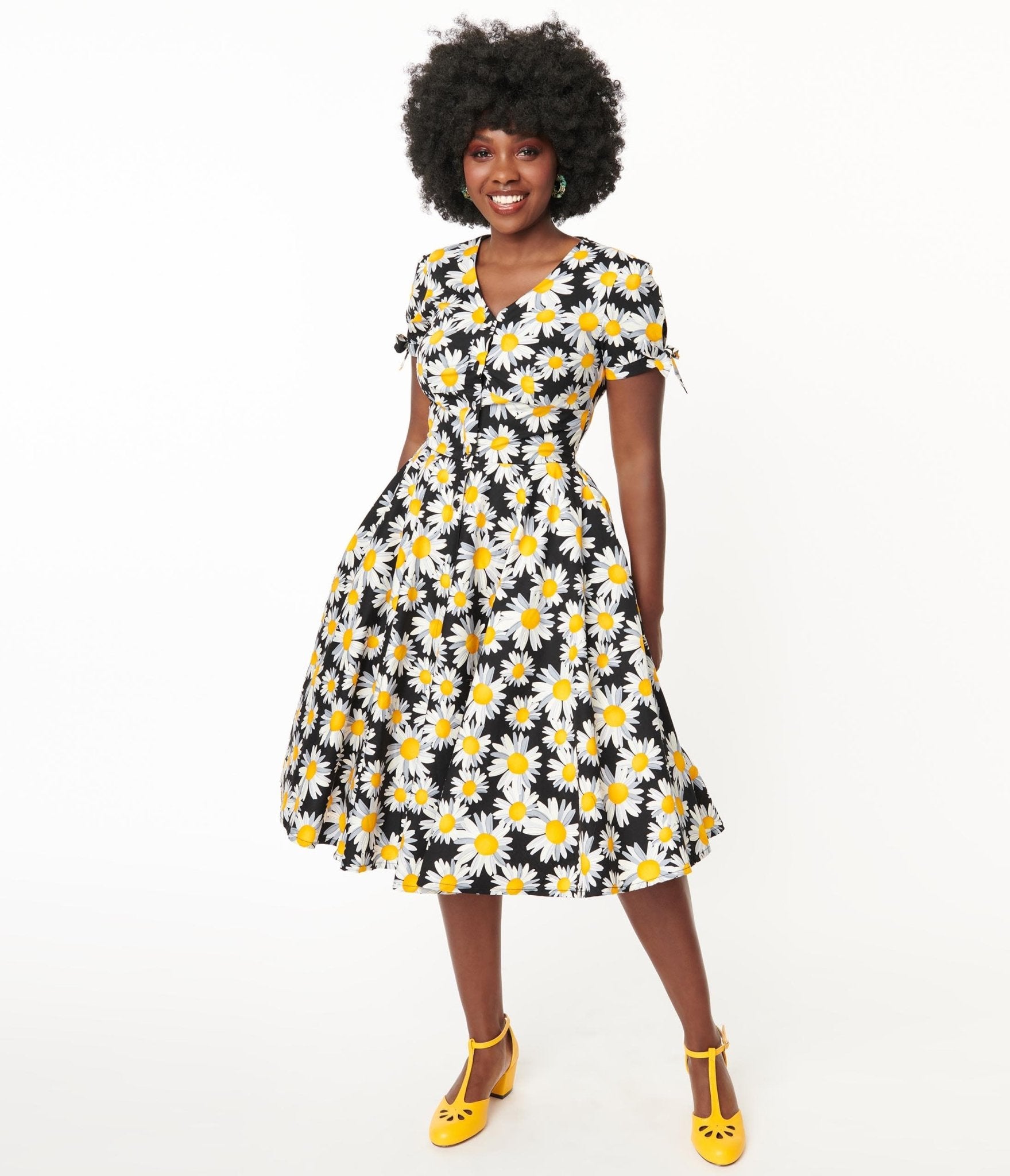 Magnolia Place Black & White Daisy Print Eleanor Swing Dress