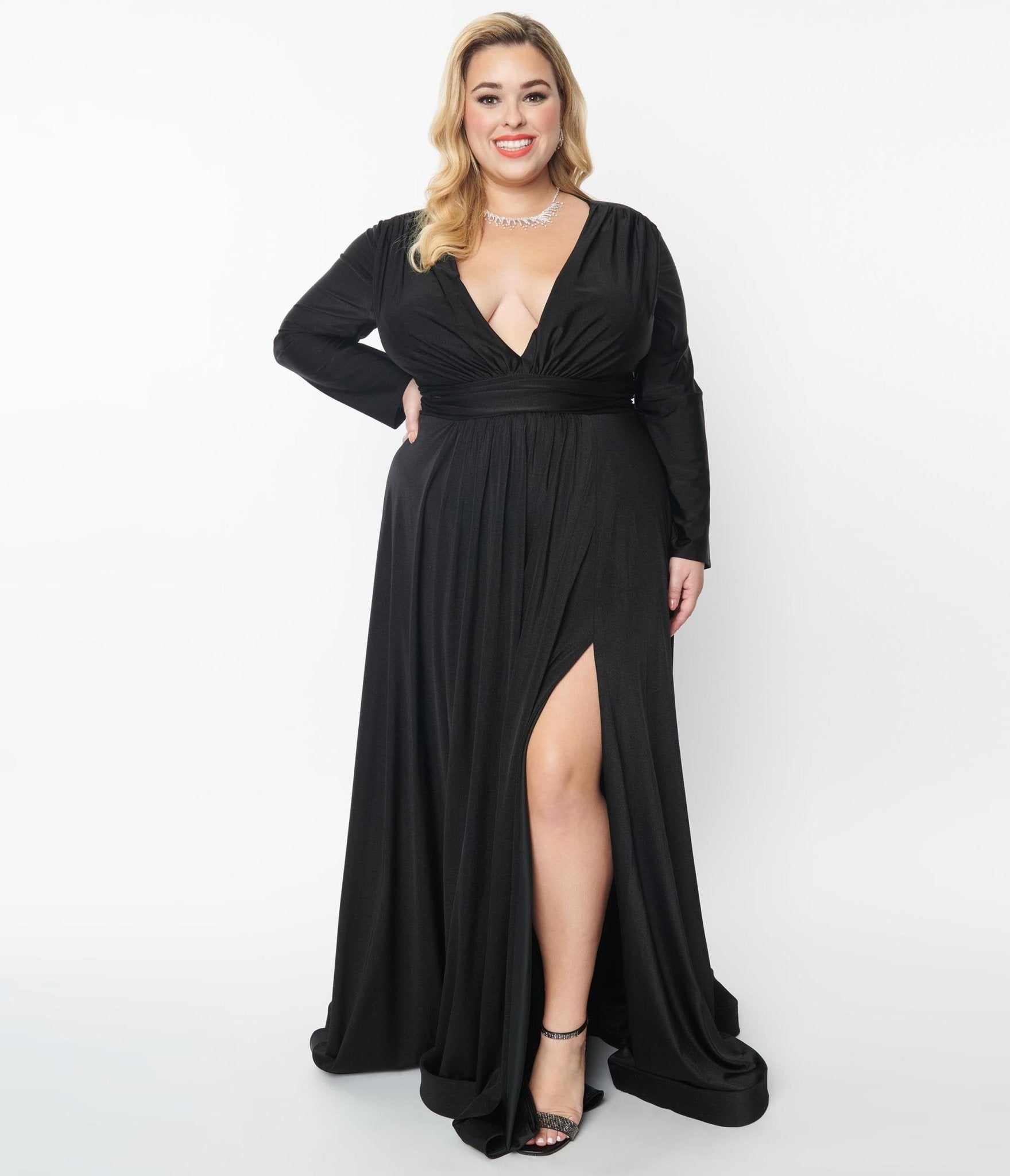 https://www.unique-vintage.com/cdn/shop/products/plus-size-black-long-sleeve-sophisticated-goddess-gown-461459.jpg?v=1703096673&width=1920
