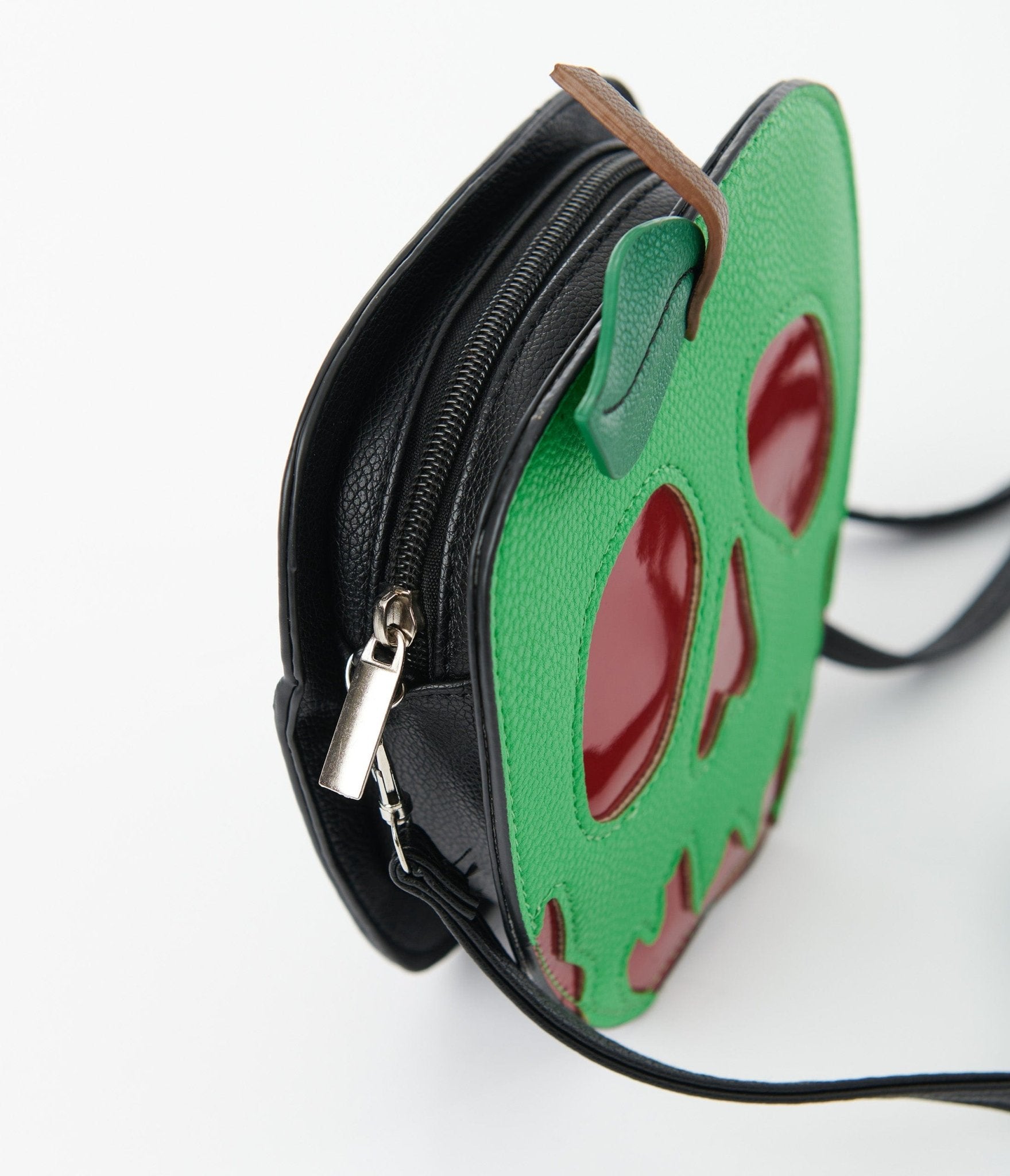 https://www.unique-vintage.com/cdn/shop/products/poisoned-apple-leatherette-crossbody-bag-272008.jpg?v=1703096872&width=1946