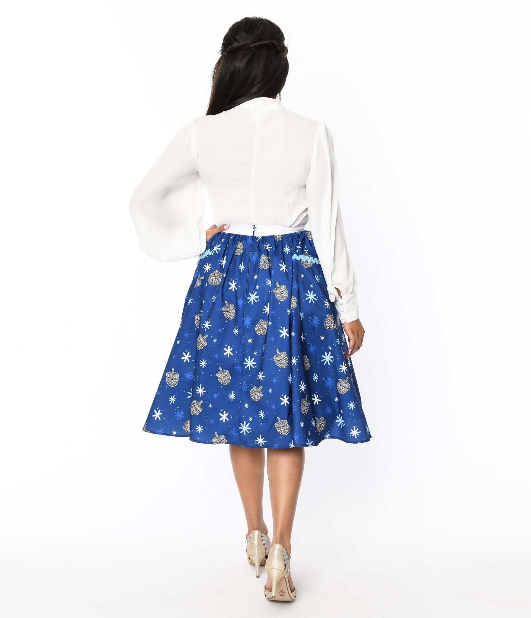 Guide About: What is the Best Fabric to Make a Skirt?