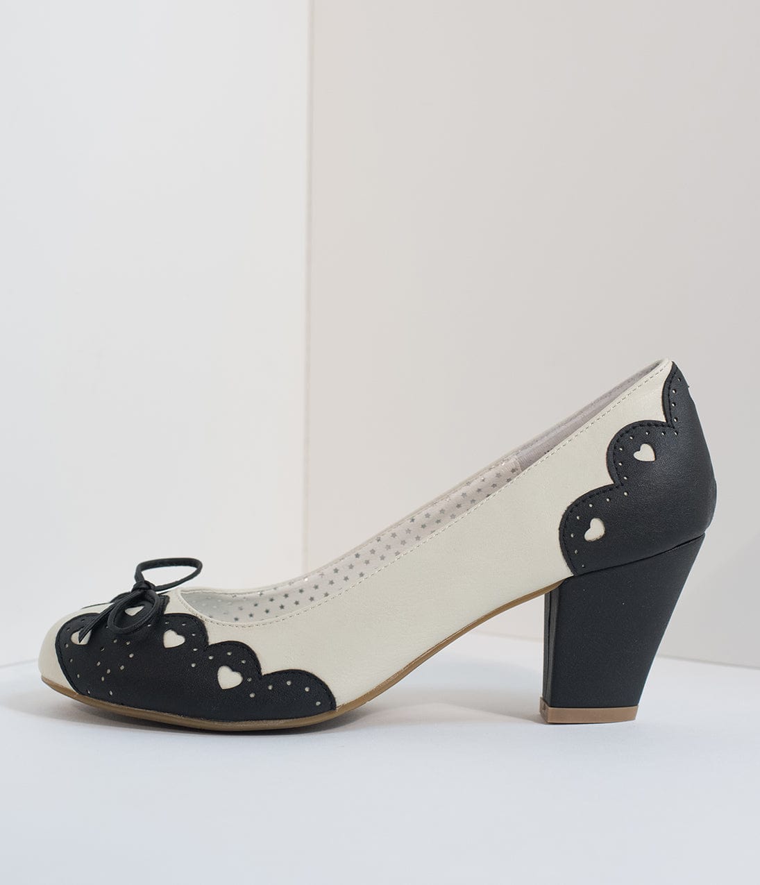 Kym Oxford Kitten Heel, Red/Cream PU, 8.5 B(M) US : Amazon.in: Shoes &  Handbags